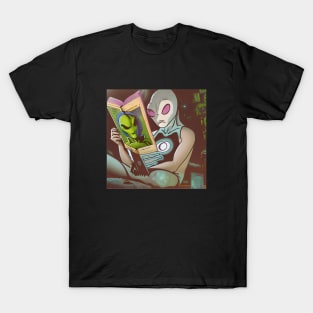 Believe in Yourself Funny an Alien reading a Book T-Shirt